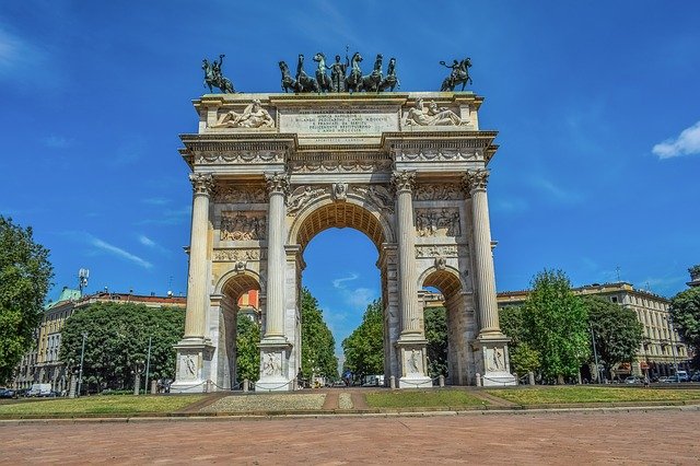 Visitare Milano con la sicurezza di un NCC