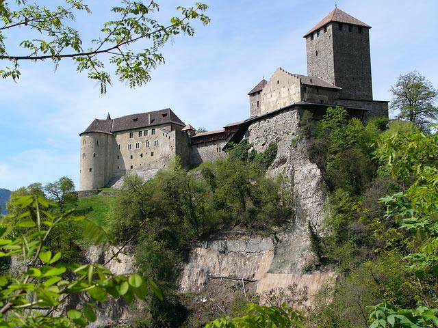 Visita Merano in sicurezza e confort con il nostro noleggio con conducente